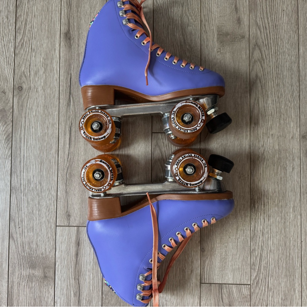 Moxi Beach Bunny Roller Skates - Picture 4 of 9